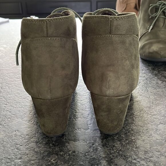 Forever Suede Ankle Booties Khaki wedge heel, tie closure, plaid lining BNWOB - Picture 3 of 8